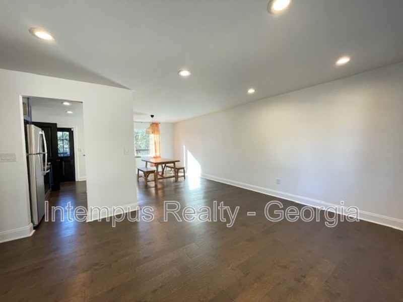 2867 Joyce Ave - Photo 3 of 40