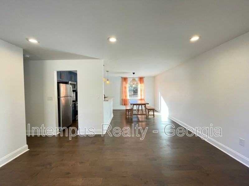 2867 Joyce Ave - Photo 4 of 40