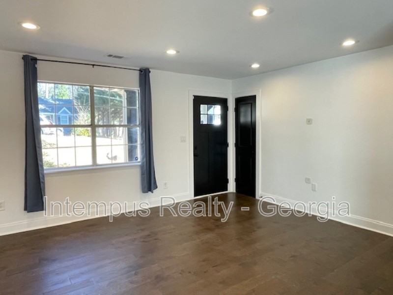 2867 Joyce Ave - Photo 6 of 40