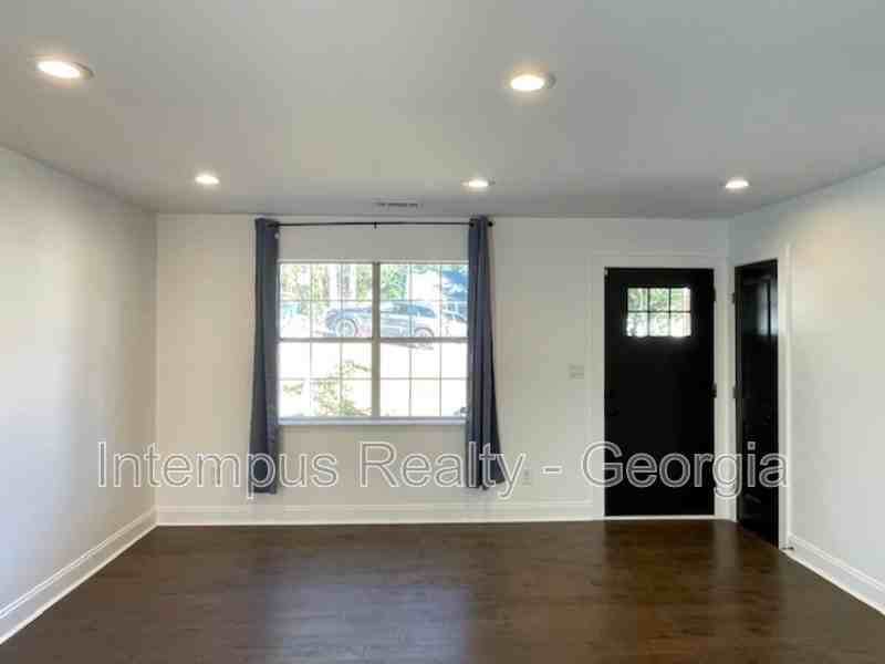 2867 Joyce Ave - Photo 7 of 40