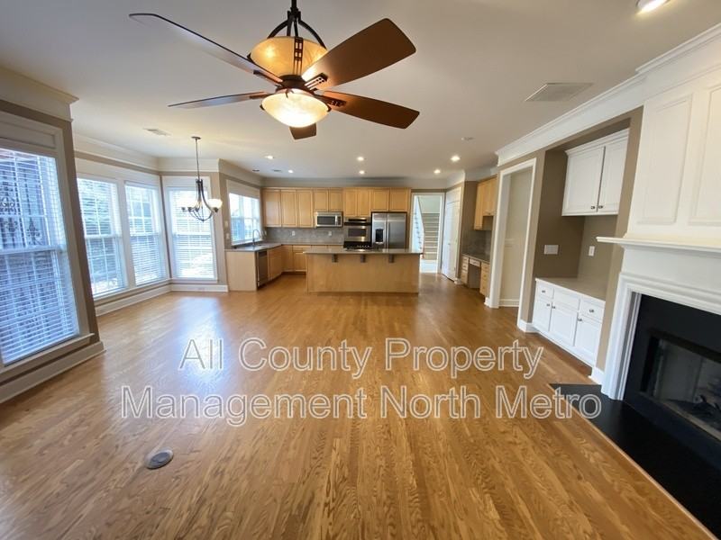 2024 Belridge Ct Se - Photo 4 of 16