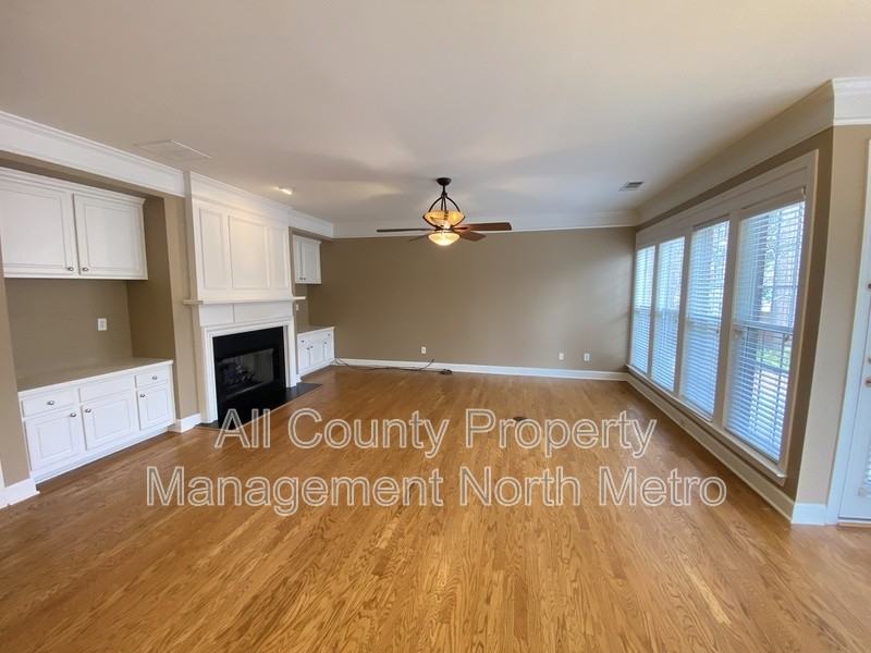 2024 Belridge Ct Se - Photo 5 of 16