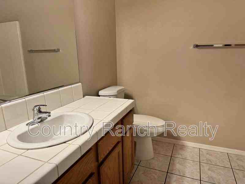 2945 Country Club Dr - Photo 6 of 11