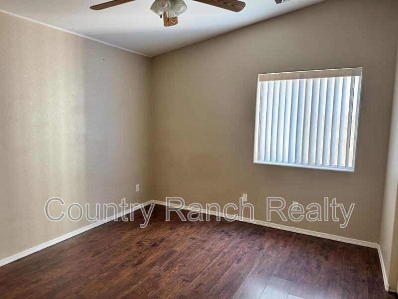 2945 Country Club Dr - Photo 7 of 11