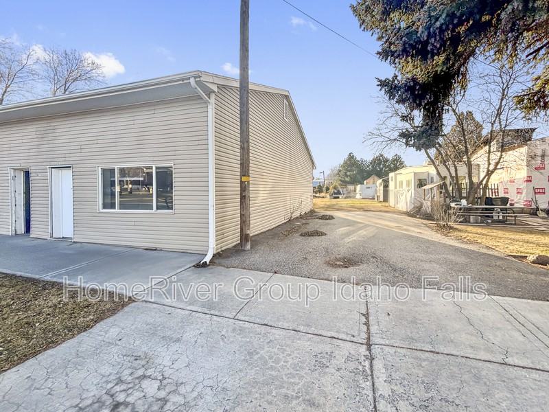 3587 N Main St #B - Photo 2 of 18