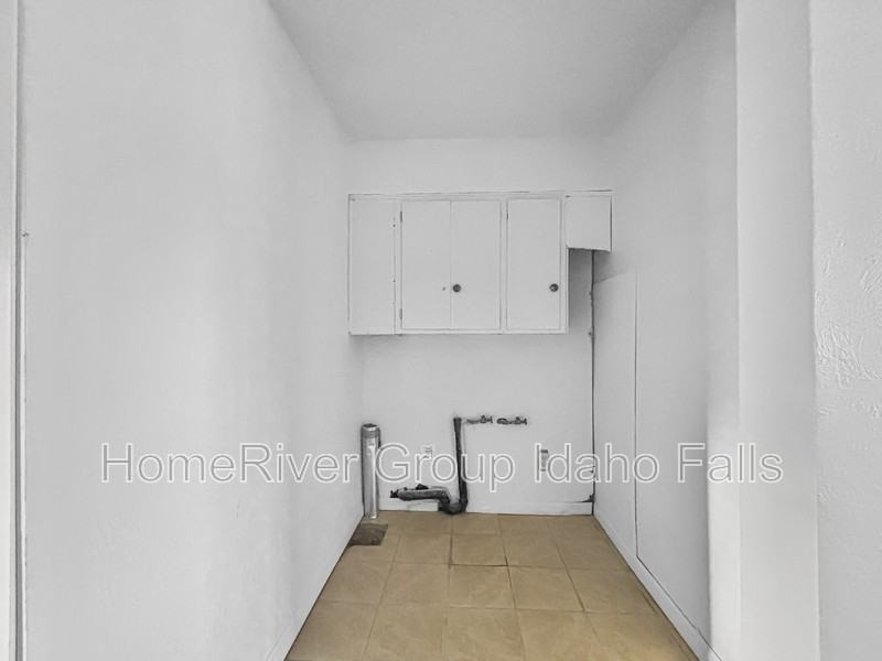 3587 N Main St #B - Photo 3 of 18