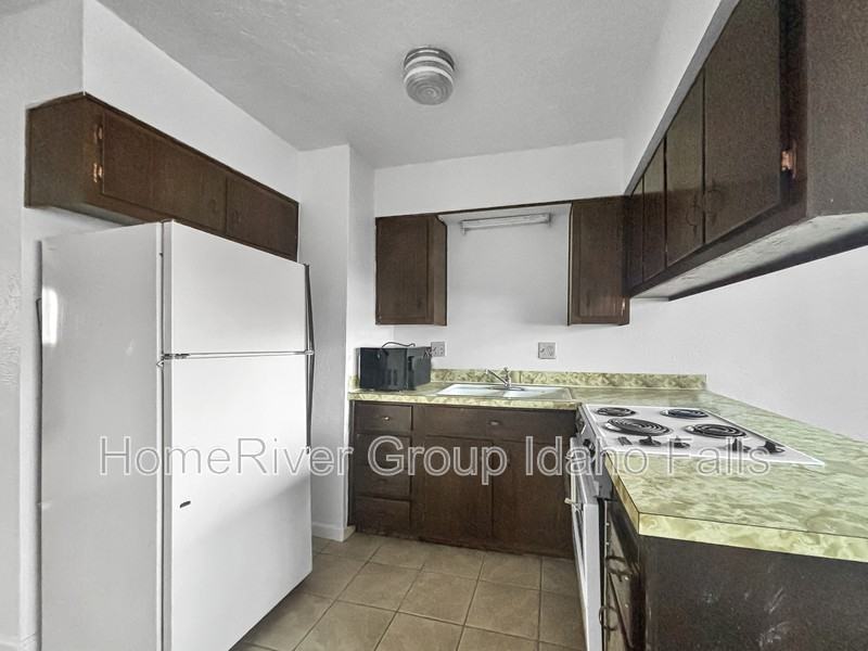 3587 N Main St #B - Photo 4 of 18