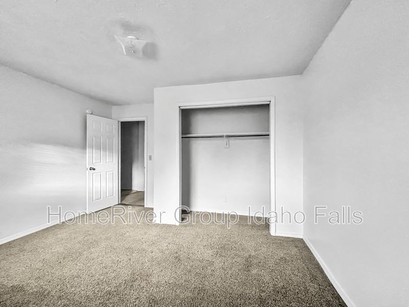 3587 N Main St #B - Photo 6 of 18