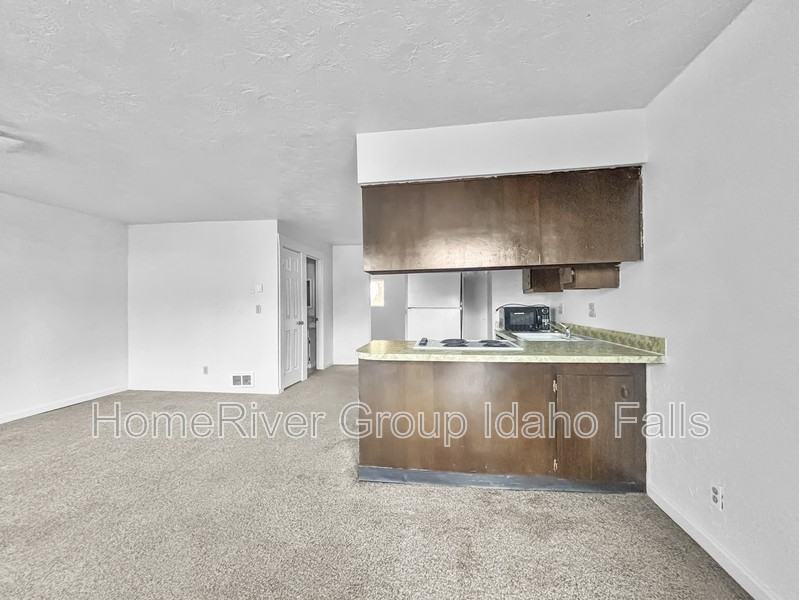 3587 N Main St #B - Photo 7 of 18