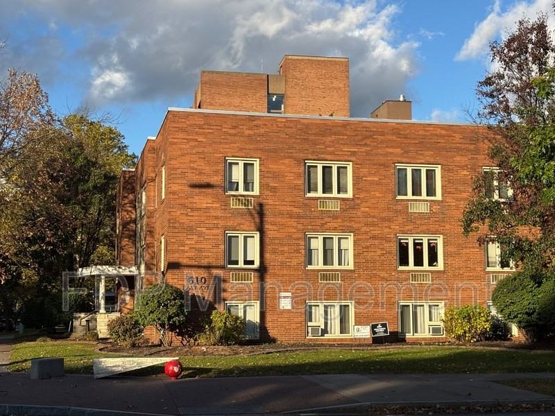 610 East Ave #8 - Photo 7 of 10