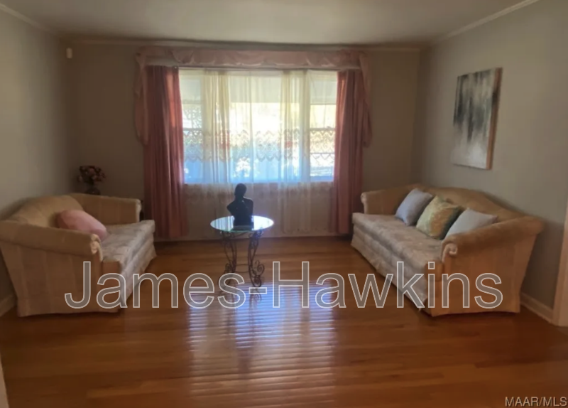 1394 Avalon Ln - Photo 3 of 10