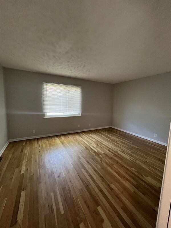 801 N 48th St #4 - Photo 3 of 8