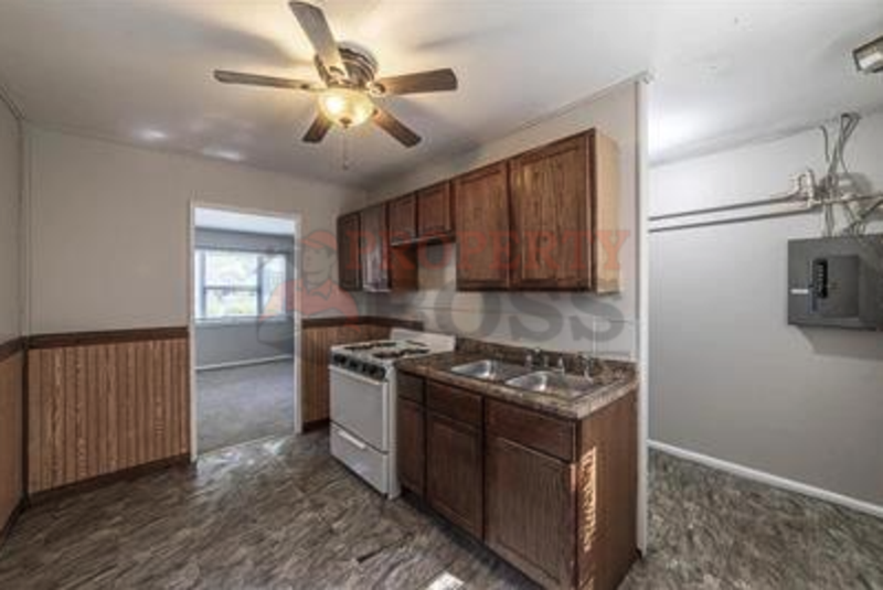 606 N Calumet Ave - Photo 7 of 9