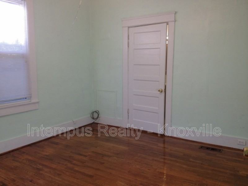 501 Chickamauga Ave - Photo 4 of 11