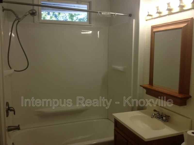 501 Chickamauga Ave - Photo 5 of 11