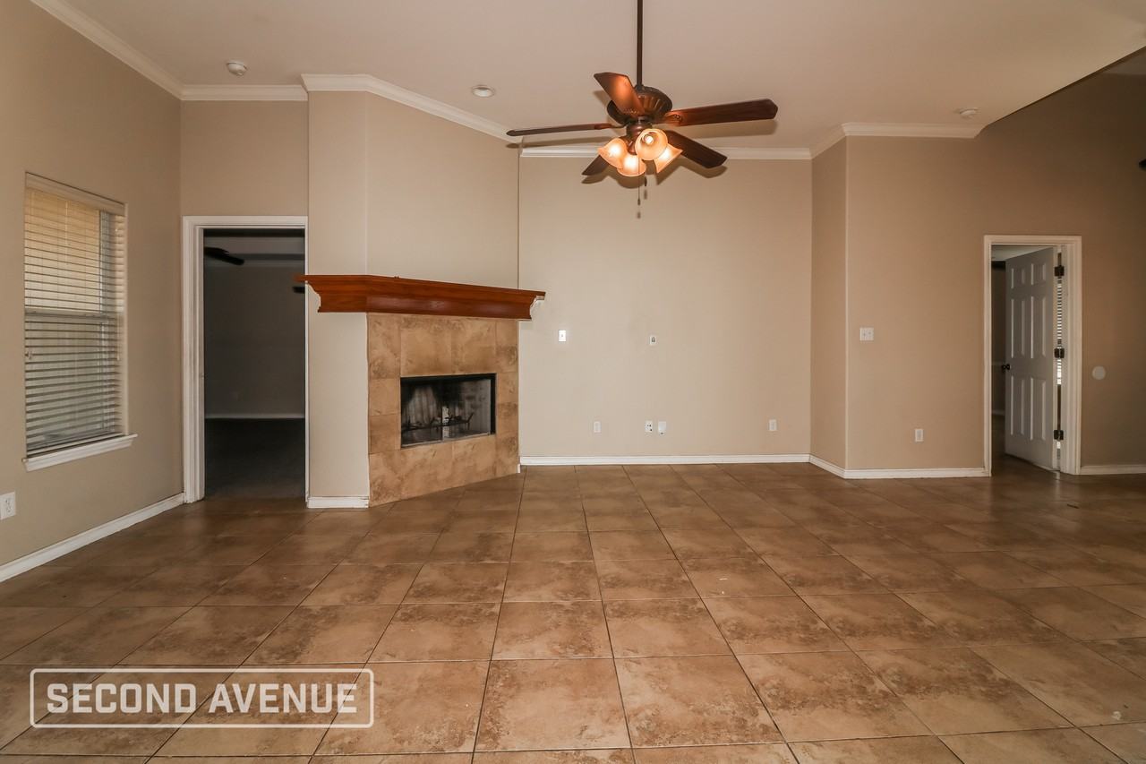 6822 Wall St - Photo 4 of 27