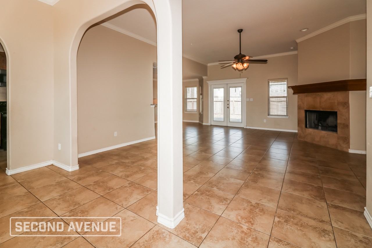 6822 Wall St - Photo 5 of 27