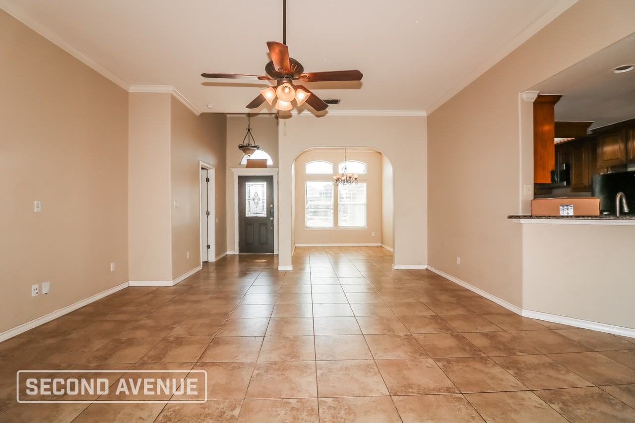 6822 Wall St - Photo 6 of 27