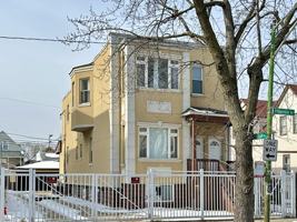 featured image of 2028 N Hamlin Ave #2