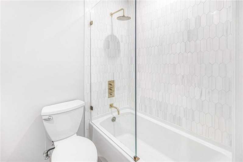 2798 Ne 2nd Ave - Photo 5 of 12