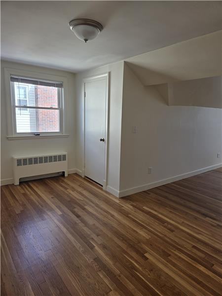 246 Waverley Ave - Photo 6 of 15