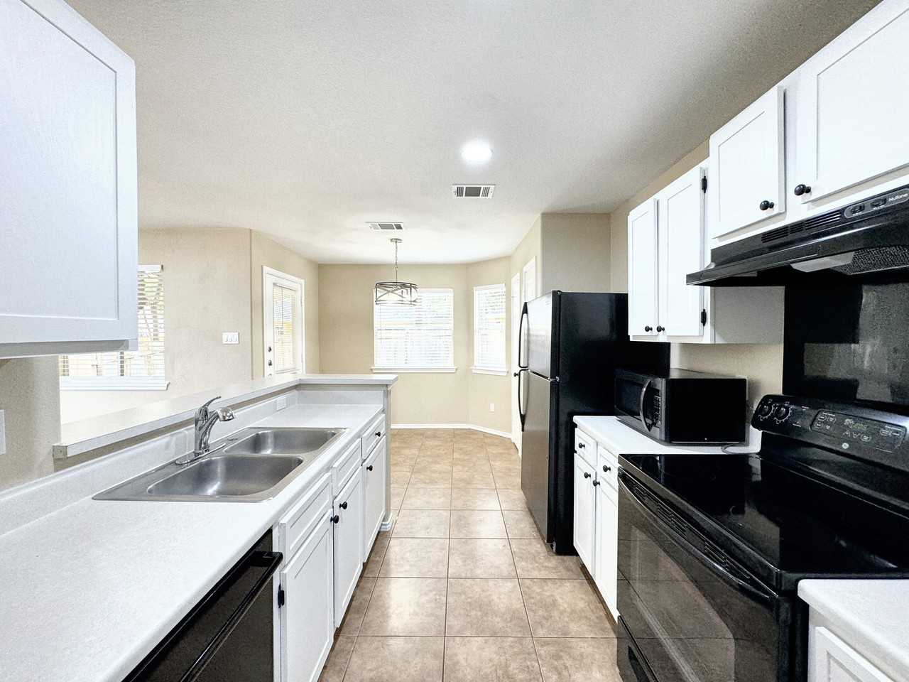 831 Sagewood Trail - Photo 7 of 11