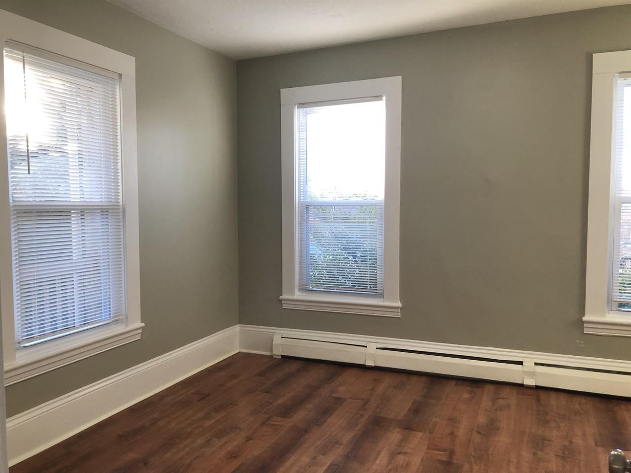 185 Lincoln Street - Photo 4 of 11