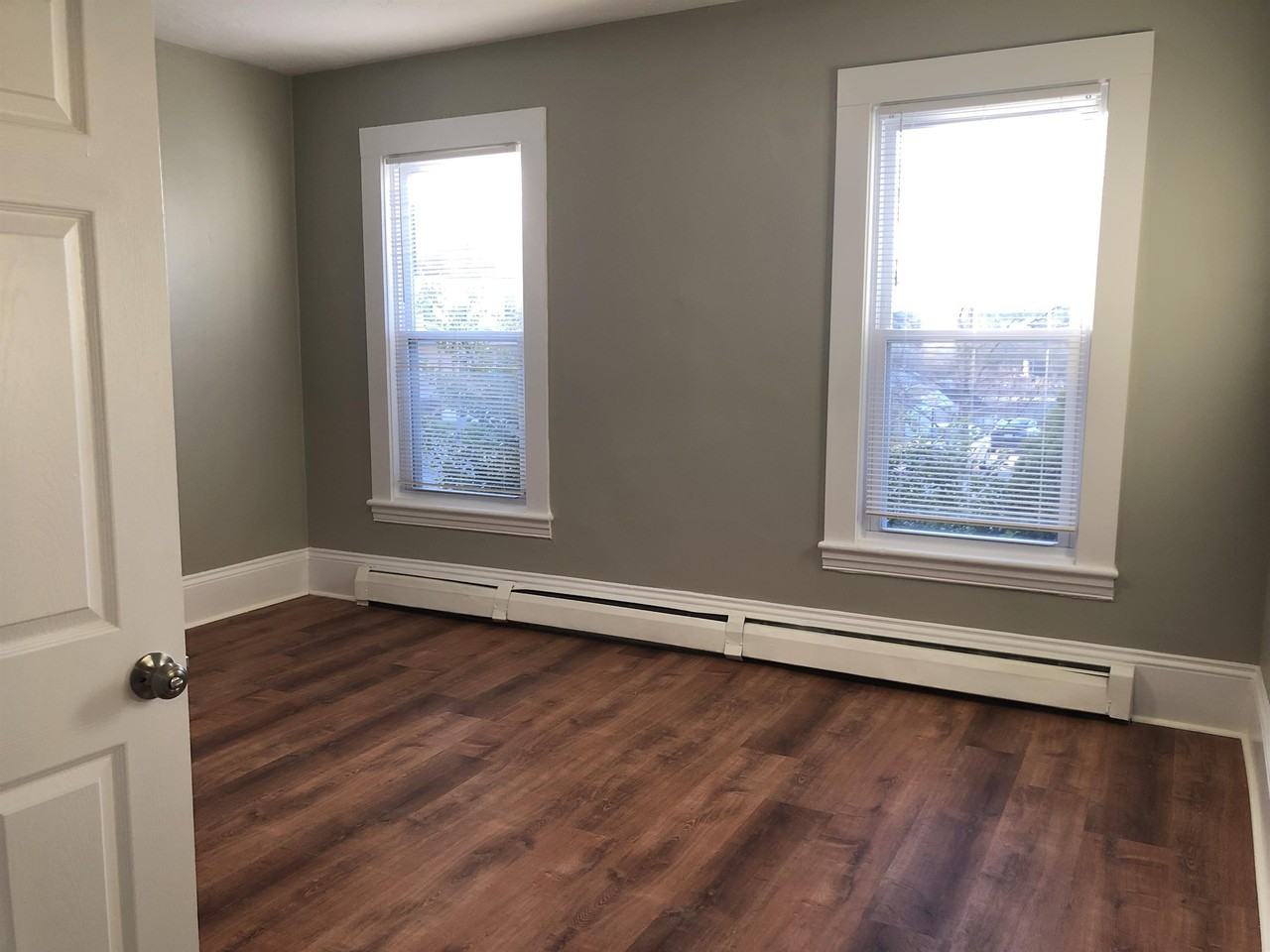 185 Lincoln Street - Photo 7 of 11