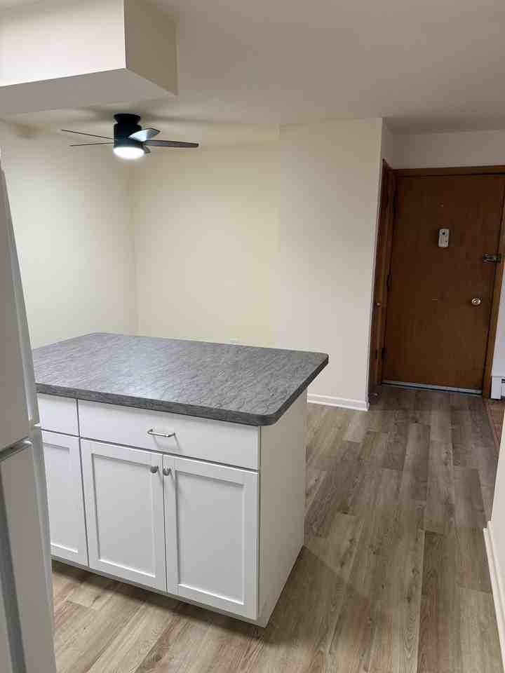 4409 W. 95th Street - Photo 3 of 10