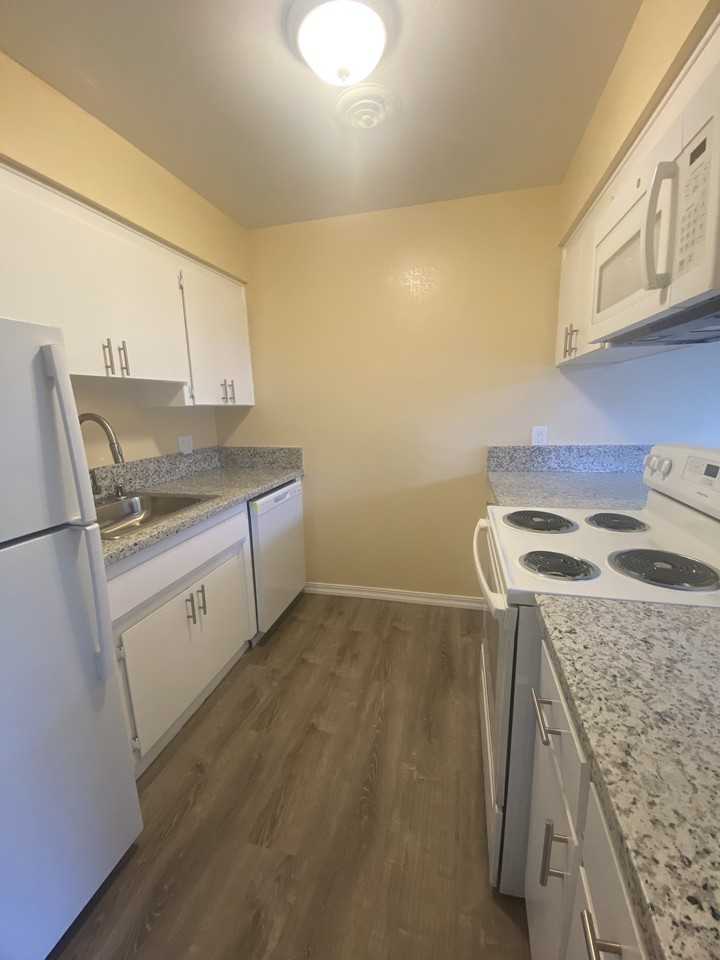 345 Grant Way - Photo 5 of 17