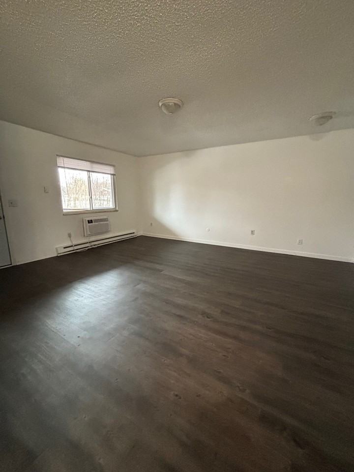 685 East Michigan Avenue - Photo 4 of 39