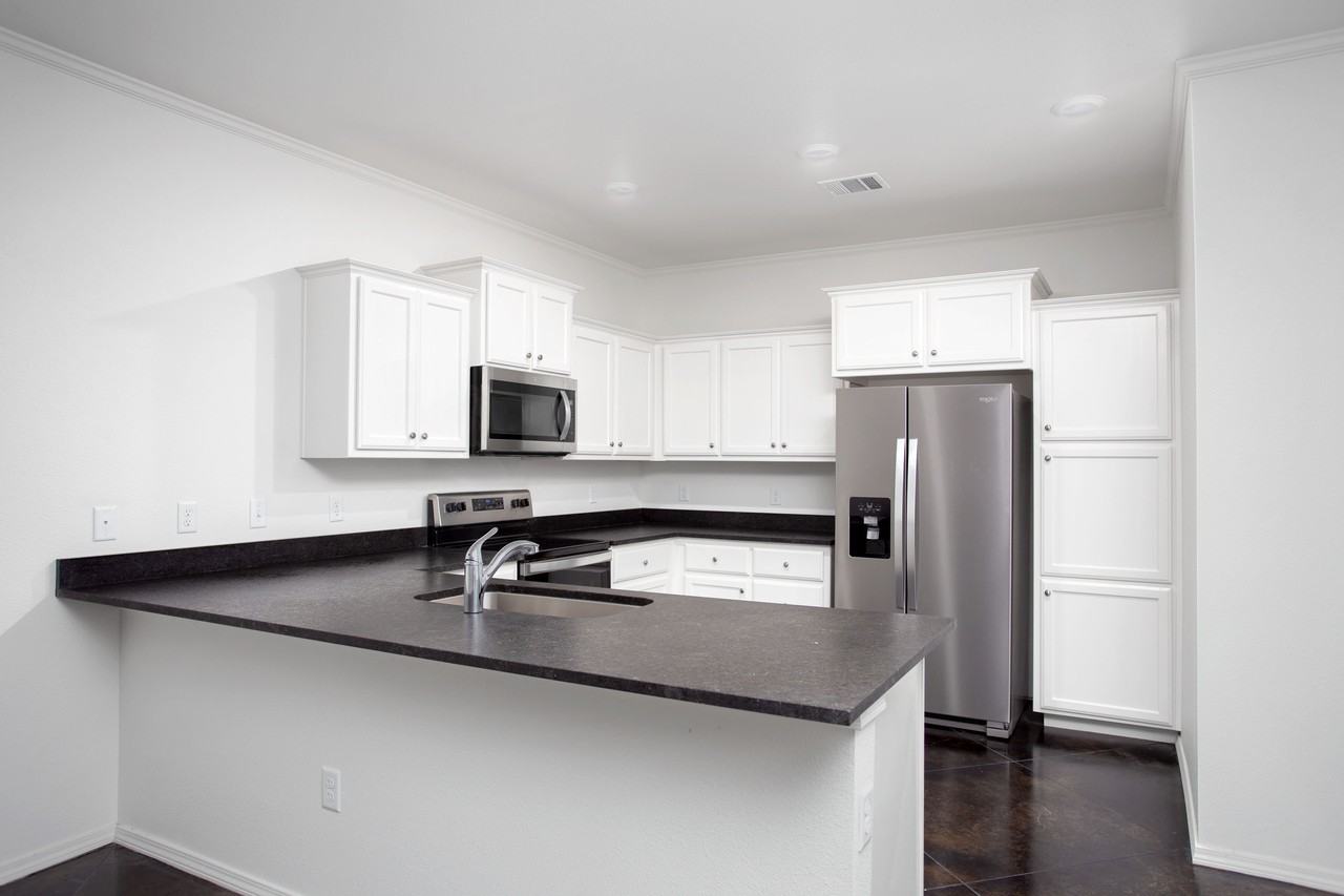 9916 Digby Ln - Photo 4 of 33