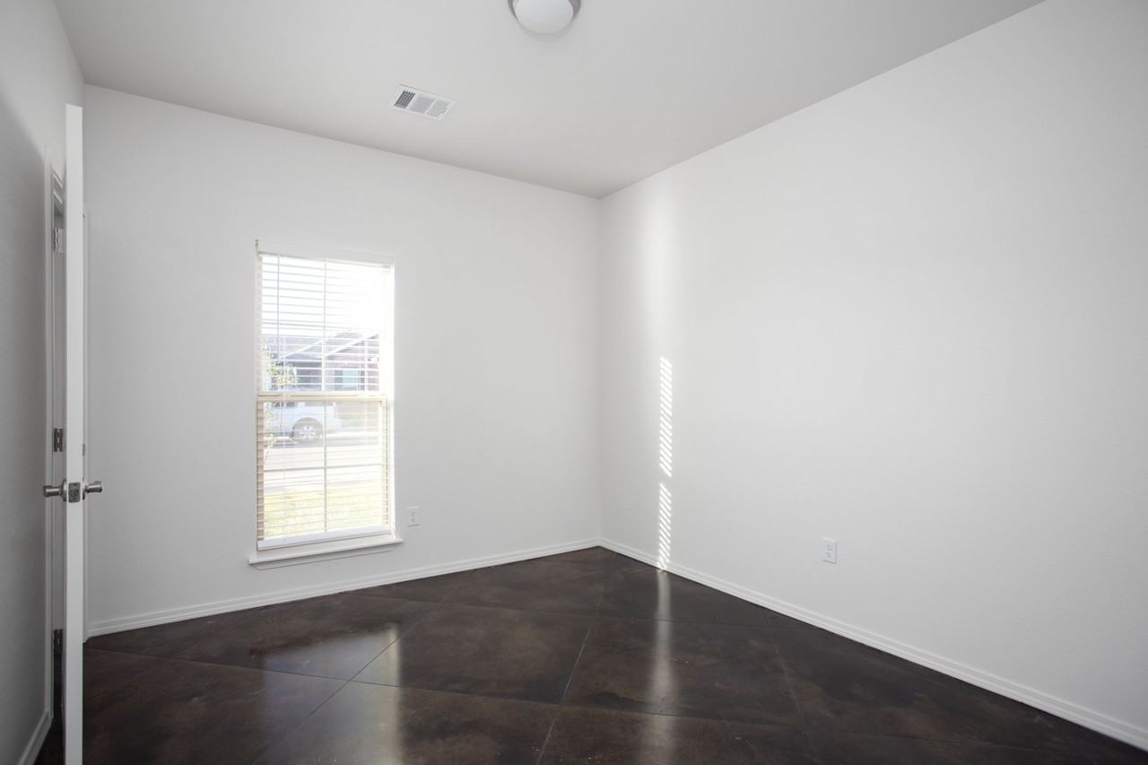 9916 Digby Ln - Photo 5 of 33