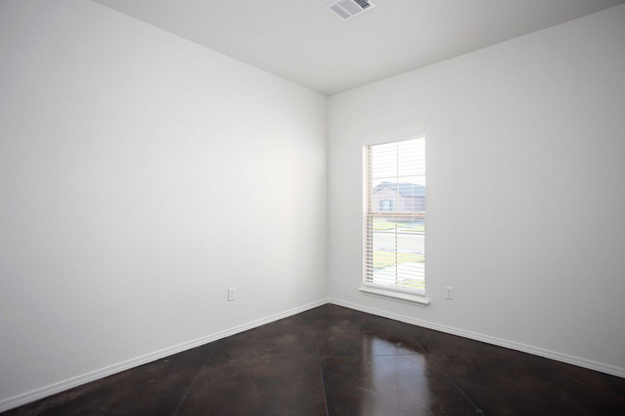 9916 Digby Ln - Photo 6 of 33