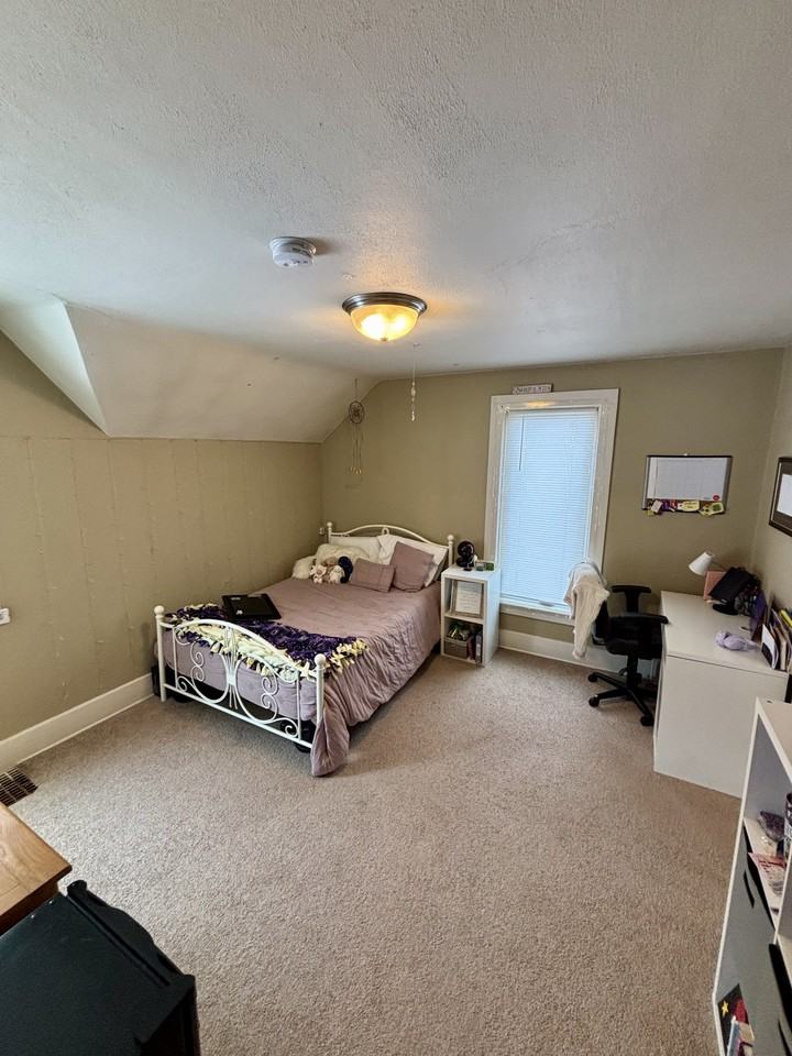 208 E Lewis St - Photo 5 of 7