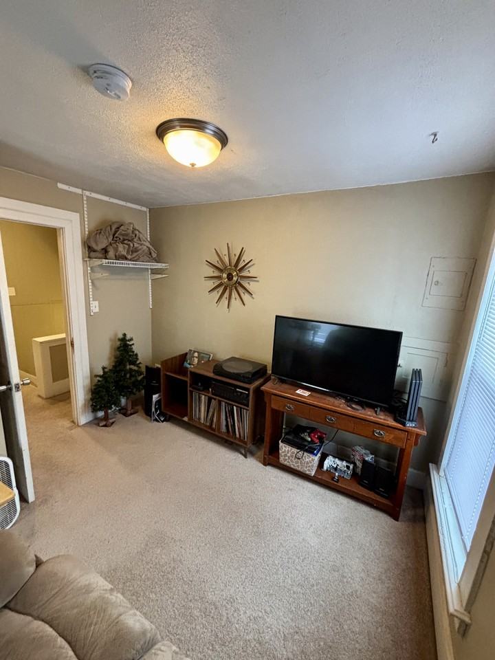 208 E Lewis St - Photo 7 of 7