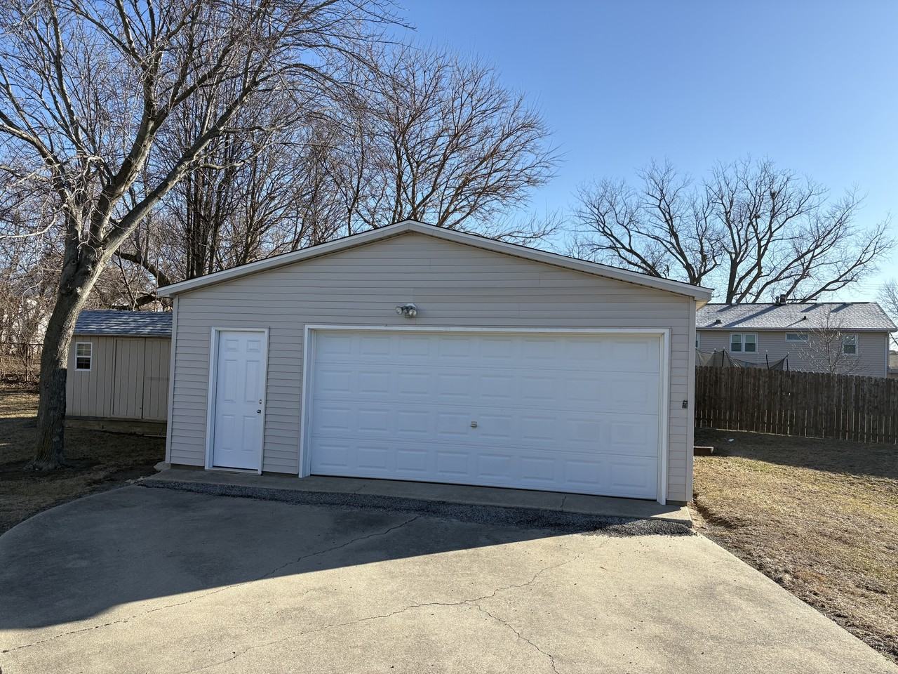 2452 Wakefield Drive - Photo 2 of 9