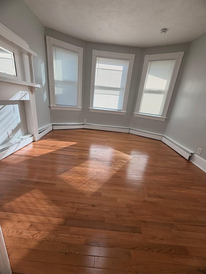 479 Putnam Street - Photo 2 of 11