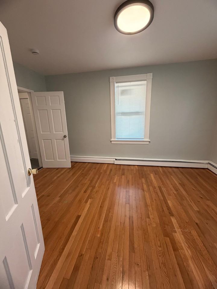 479 Putnam Street - Photo 7 of 11