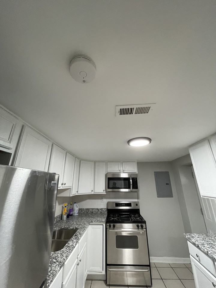 4233 W potomac ave - Photo 3 of 10