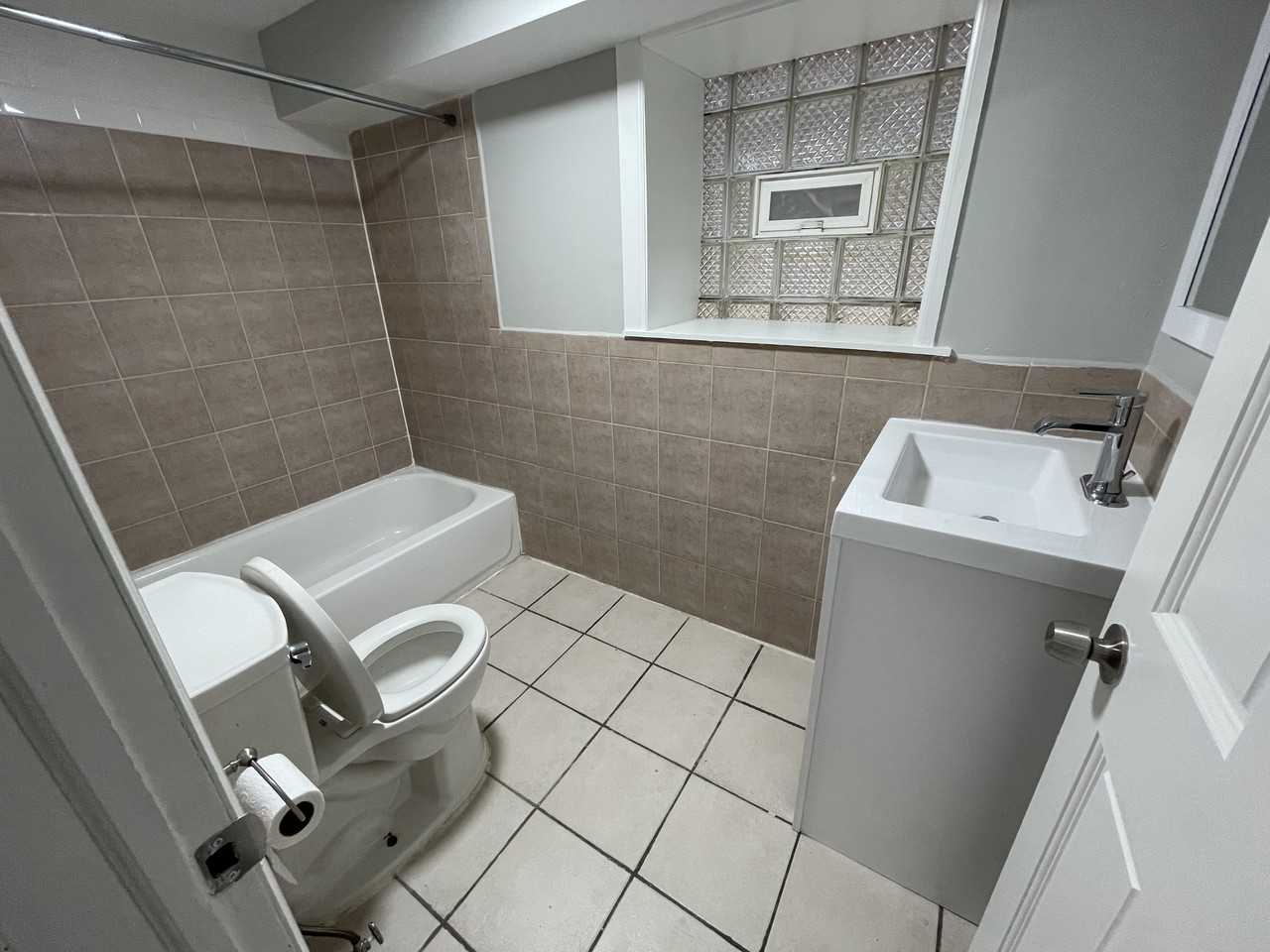 4233 W potomac ave - Photo 4 of 10