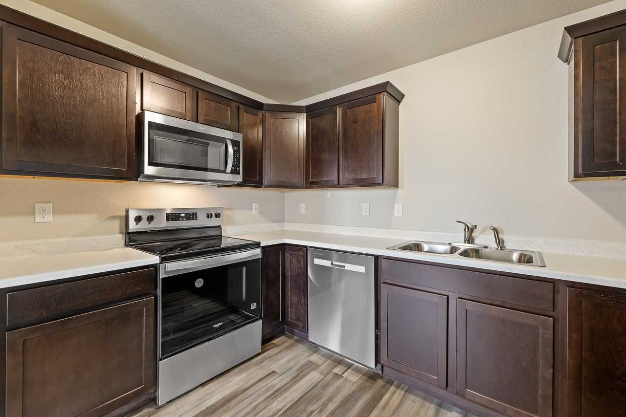 4829 5th Street - Photo 3 of 36
