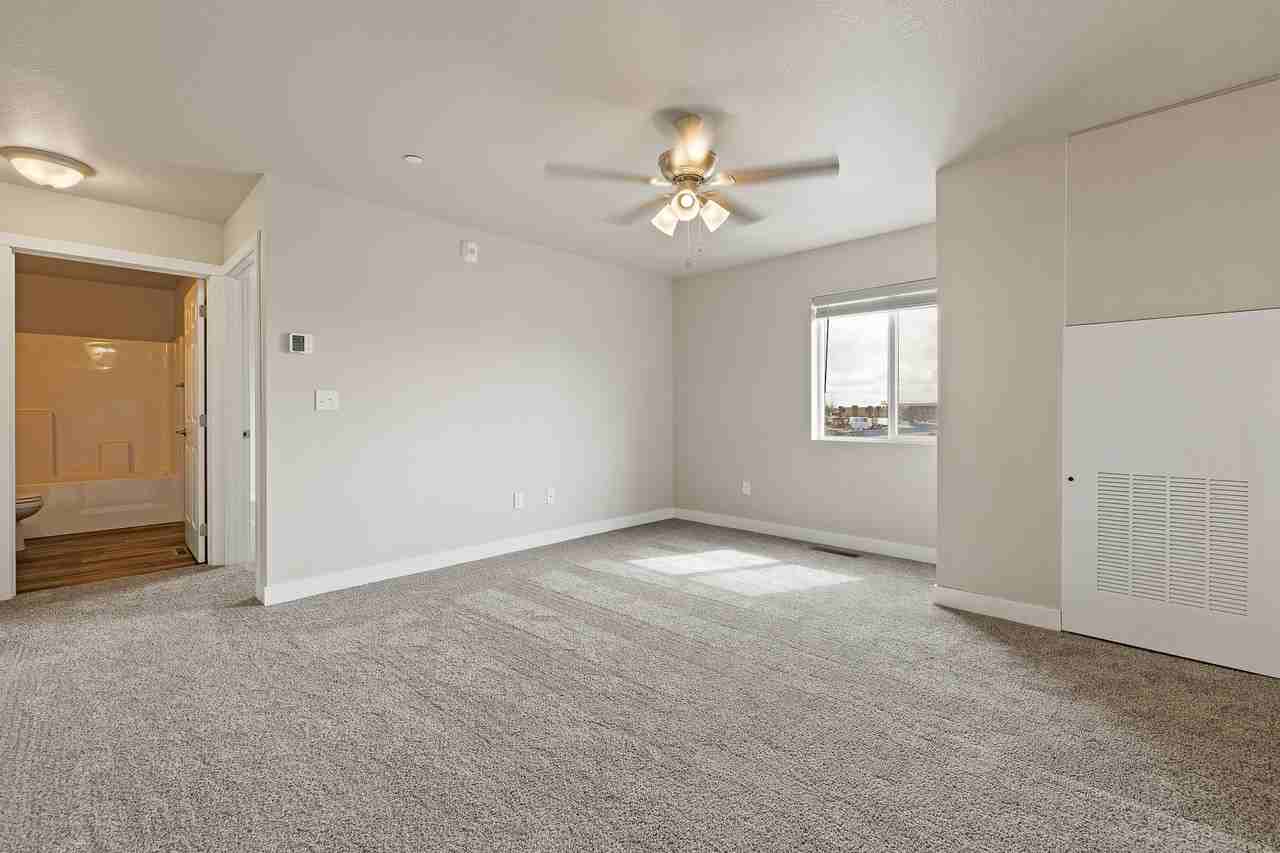 4829 5th Street - Photo 6 of 36