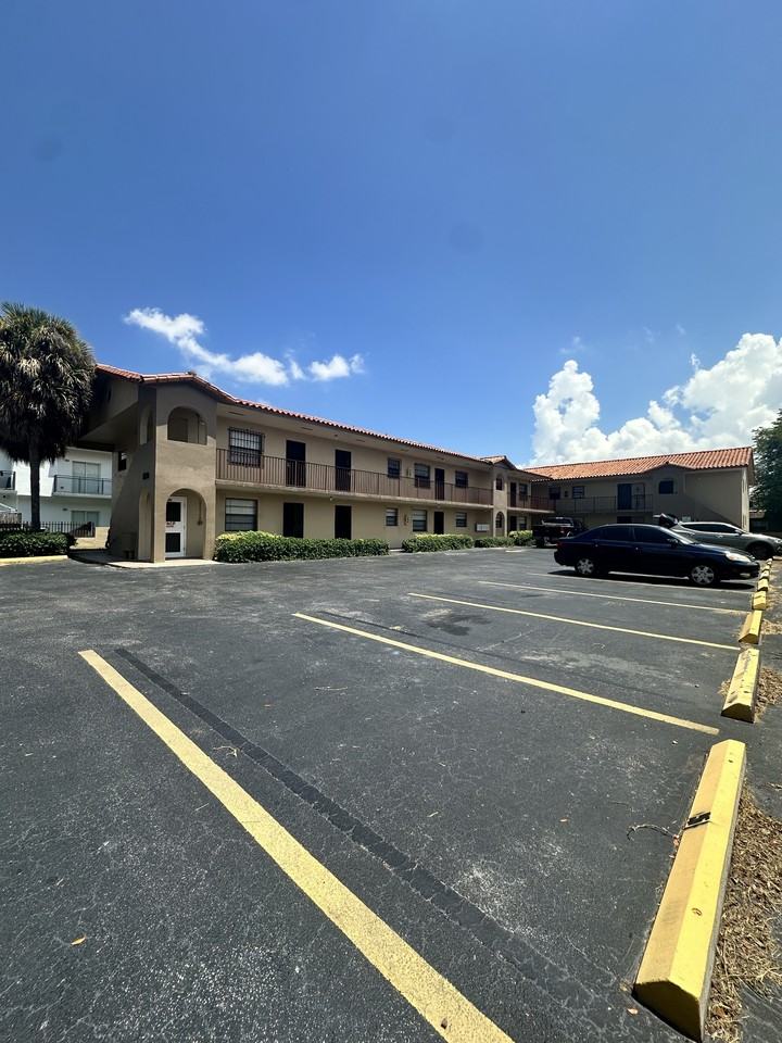 1130 West 37th Street - Photo 2 of 11