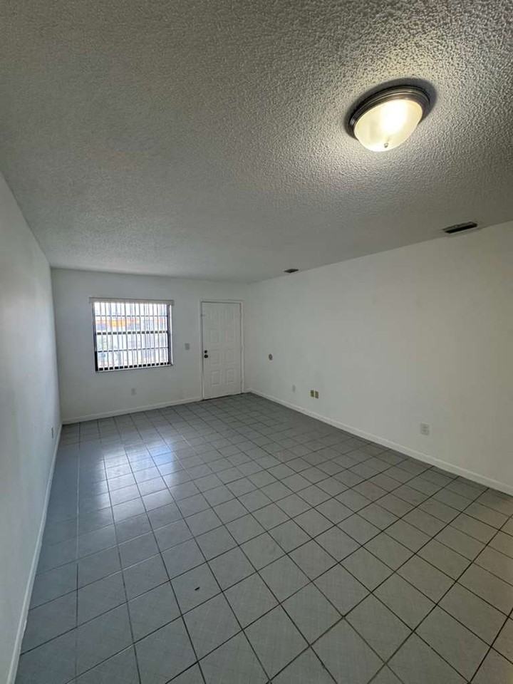 1130 West 37th Street - Photo 3 of 11