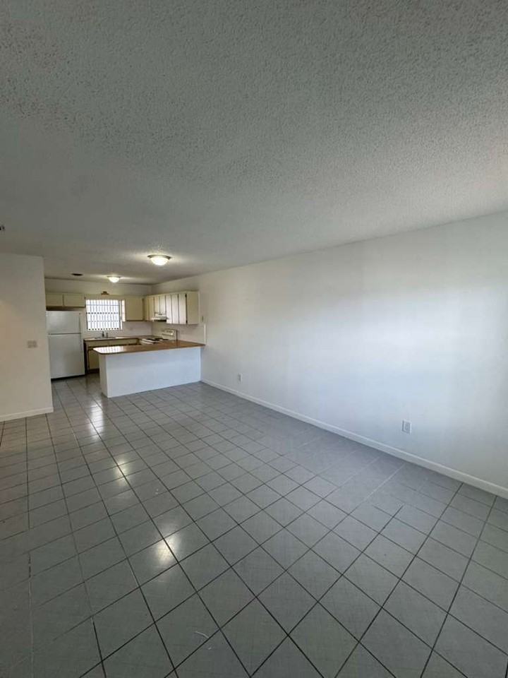 1130 West 37th Street - Photo 4 of 11