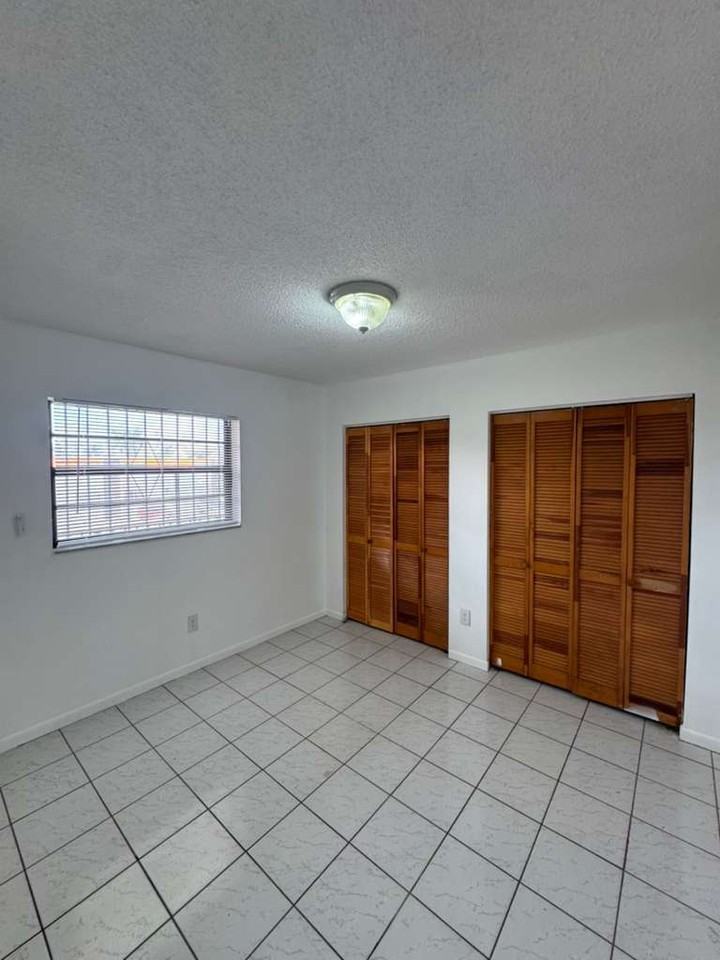 1130 West 37th Street - Photo 6 of 11