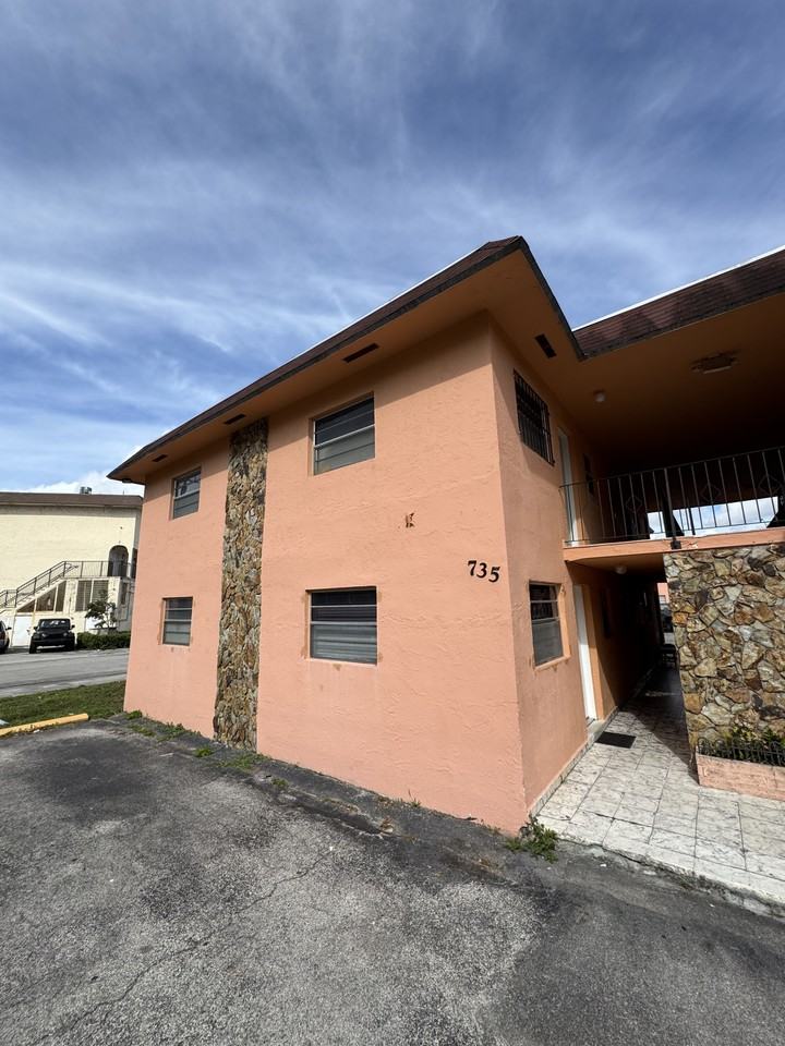 720 & 735 W - Photo 2 of 9