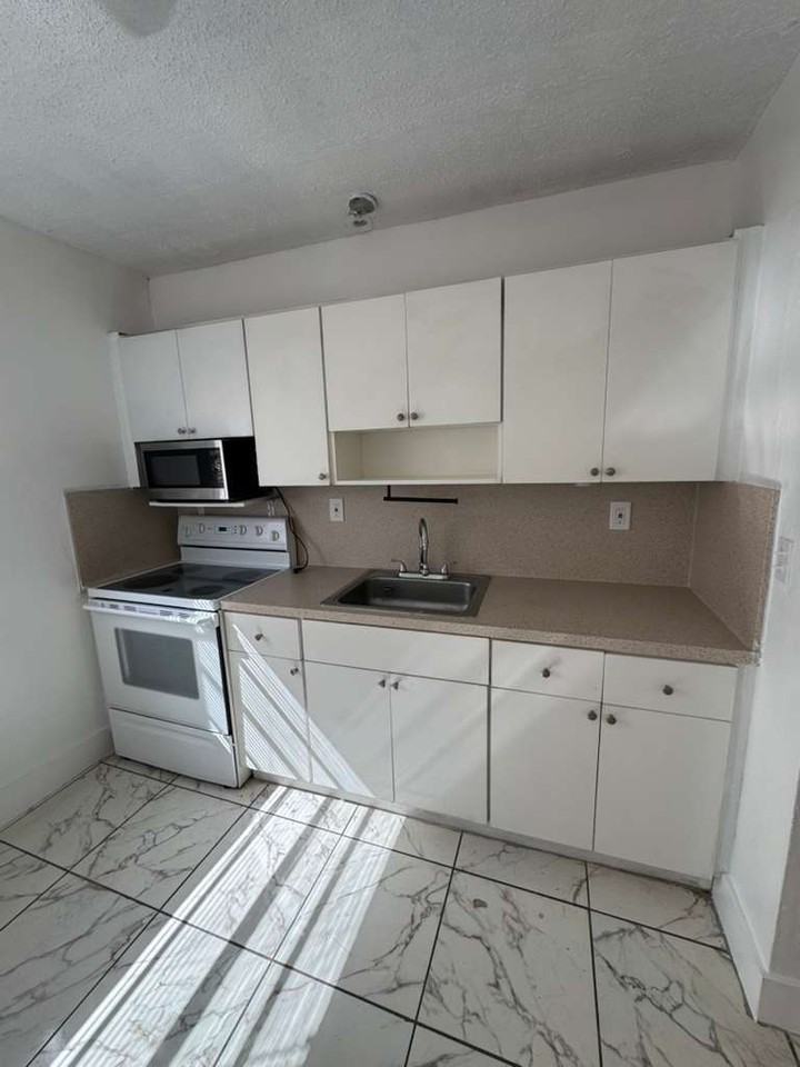 720 & 735 W - Photo 4 of 9