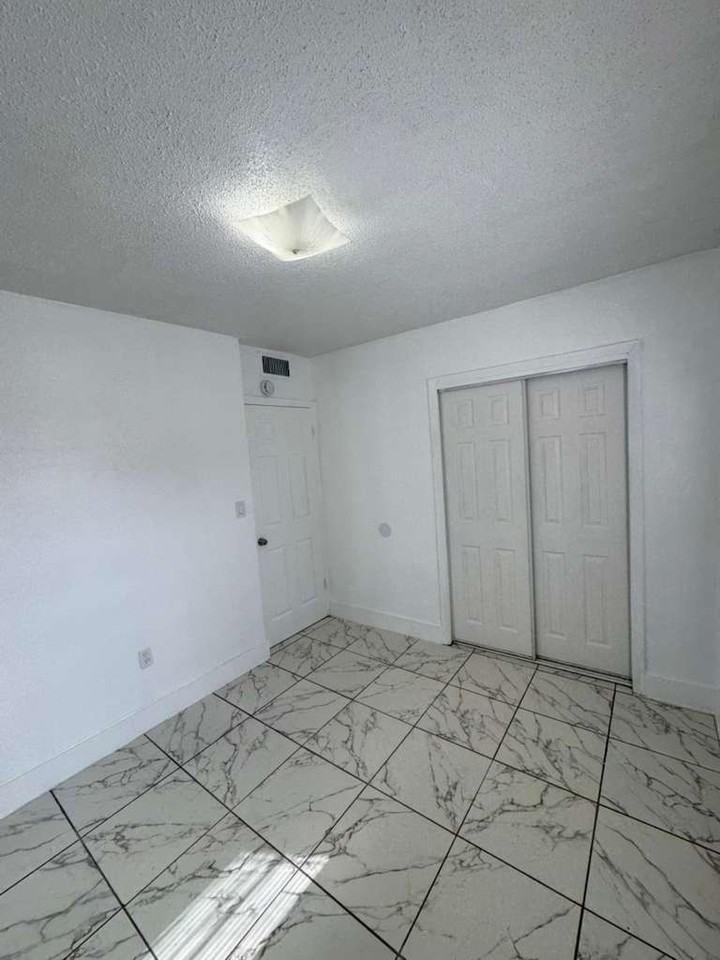 720 & 735 W - Photo 5 of 9